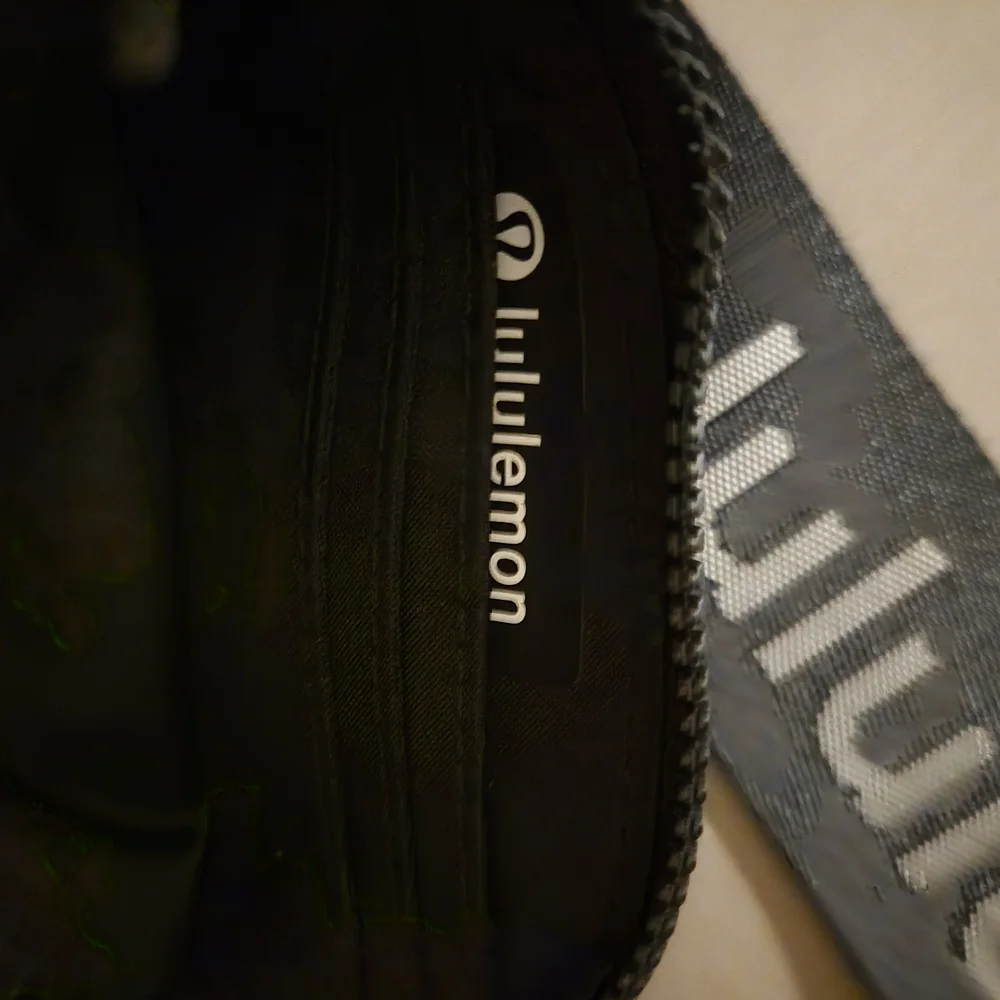 Lululemon Black Zippered Keychain Pouch - Picture 4 of 4